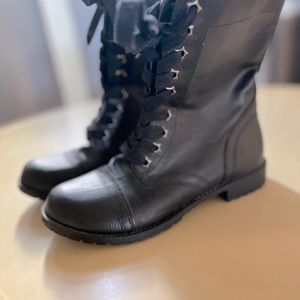 Super cute boots! Never worn! Size 6!